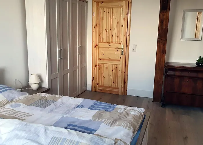 Alt-berliner Schwanenhof - *